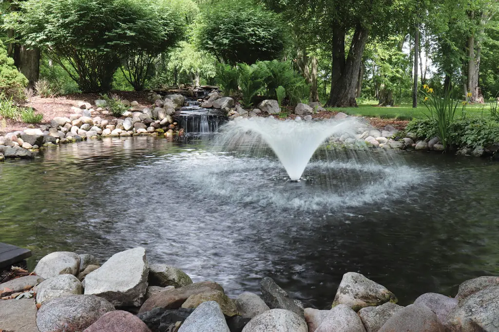 MWF36_MiniFountain_InPond_WEB-SM-1.webp