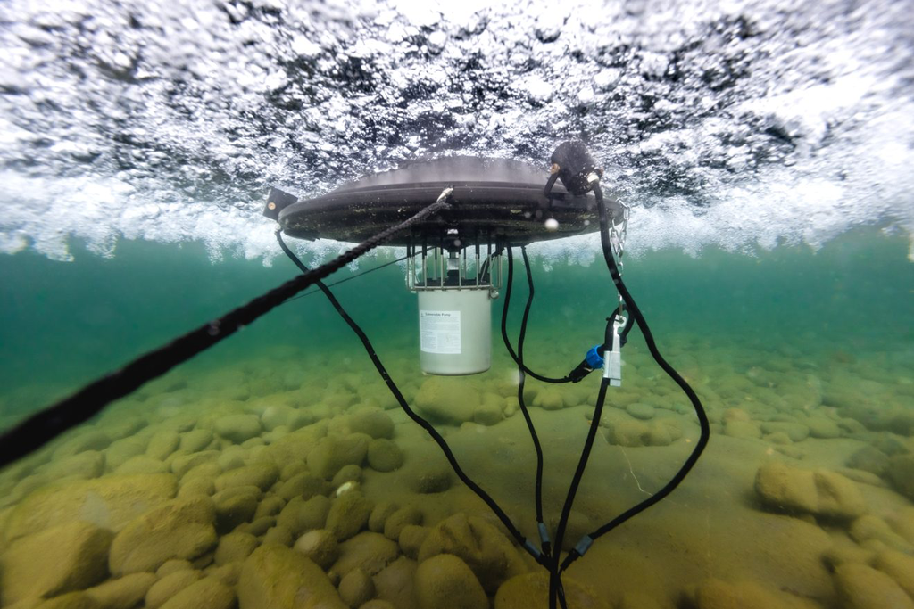 KASCO_SurfaceAerator4400_Underwater_NorthShore-33-1320x881.webp