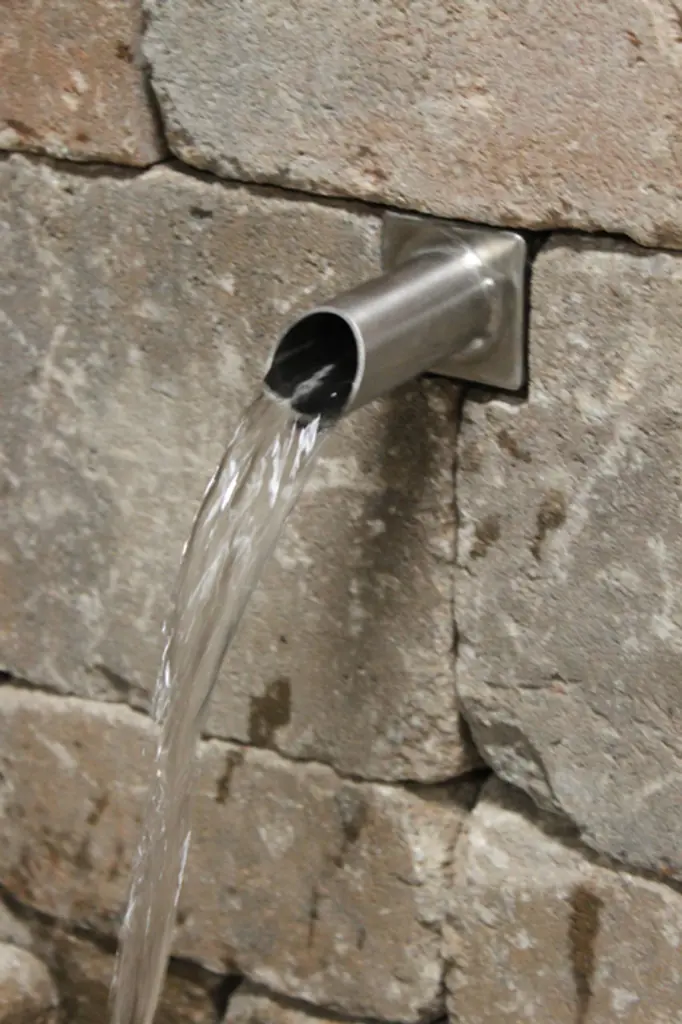 formal_falls_spout_round_sm_1_big_1__12345.webp
