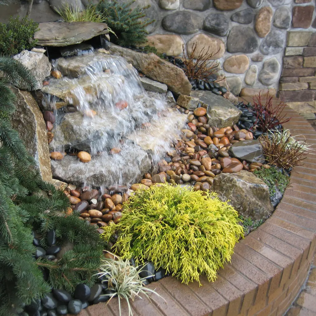 pondless_corner-falls-201396_v2__94464.webp