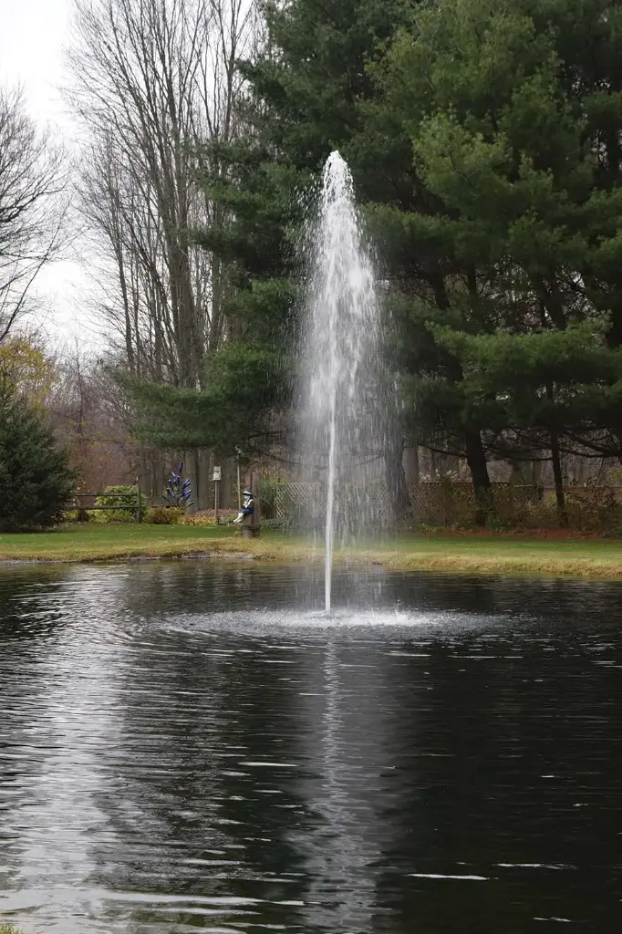 Easy Pro 24" Floating Fountain Head w/ Rocket Nozzle - Black Float Cover